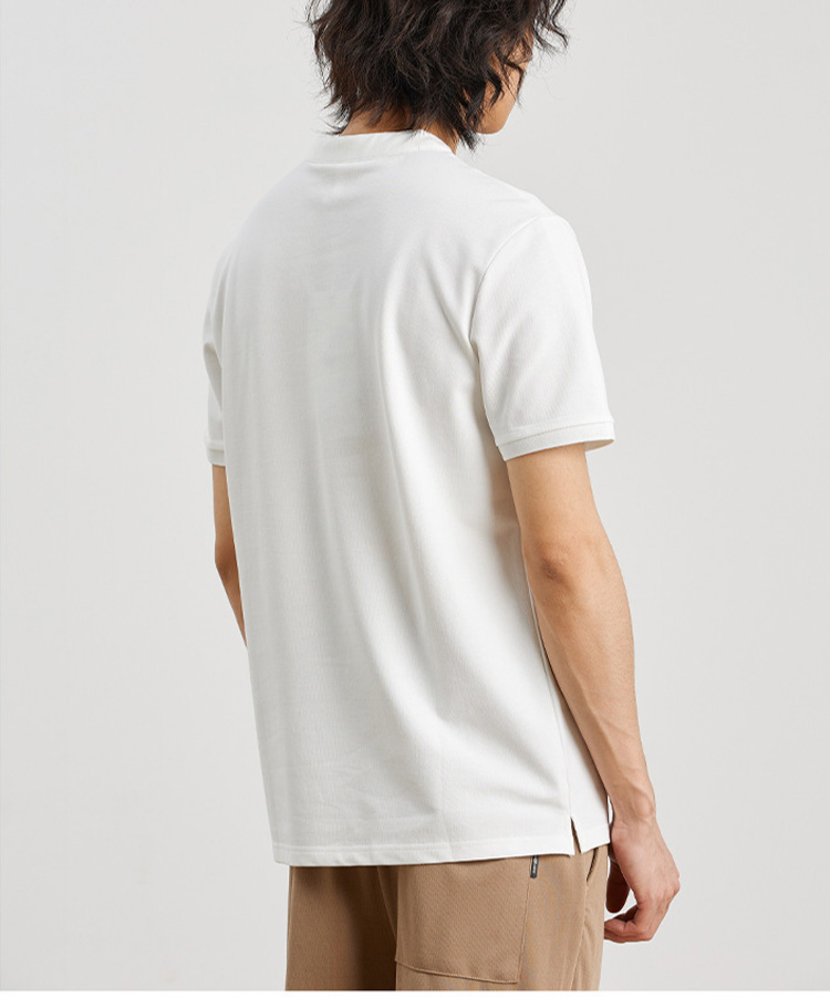 カジュアルコーデにおすすめのヘンリーネックTシャツ