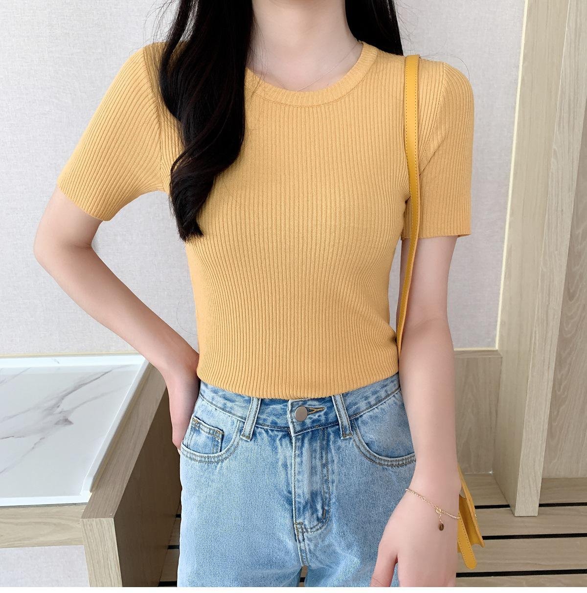 レギンスに合わせやすい半袖ニットTシャツ