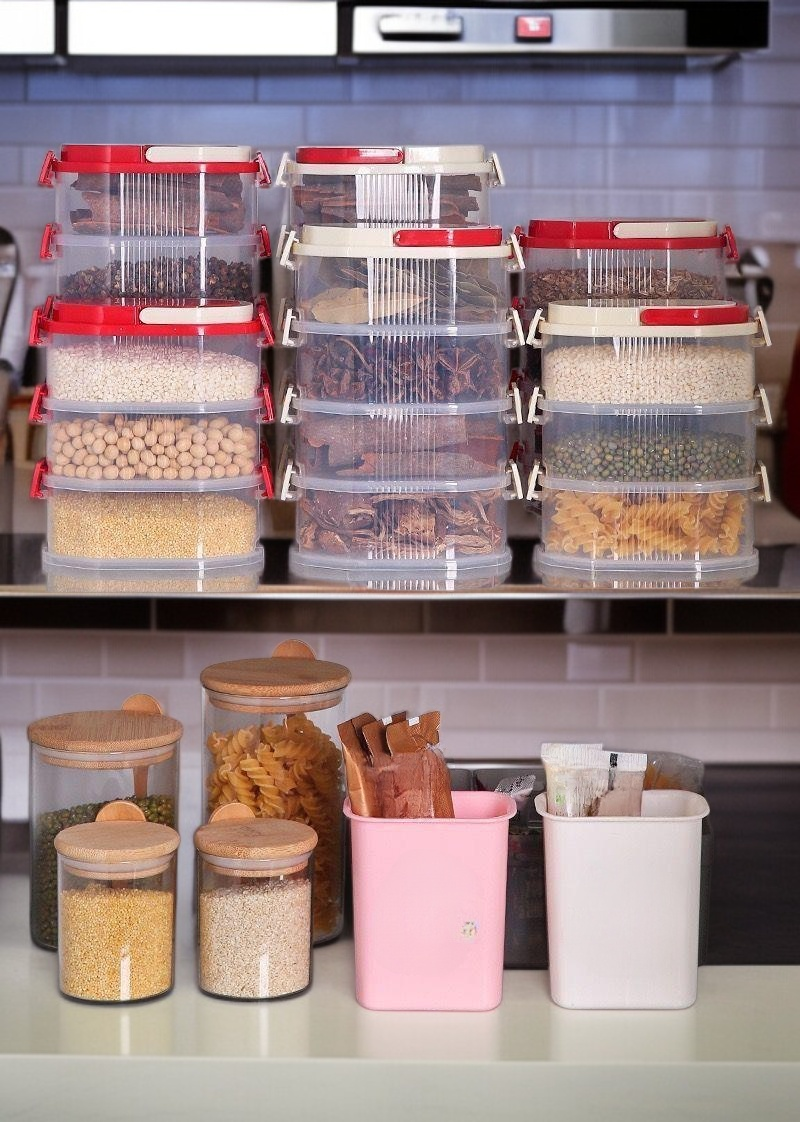 분리형 용기로 구성된 향신료 정리함