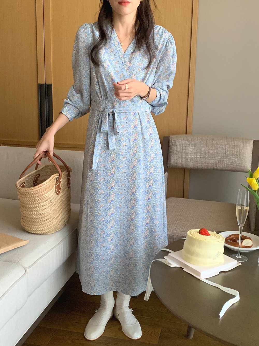 하객룩 추천 플라워 브이넥 원피스