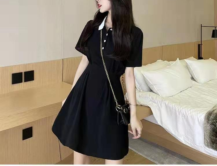 여리깡ブラックワンピース背面スタイル