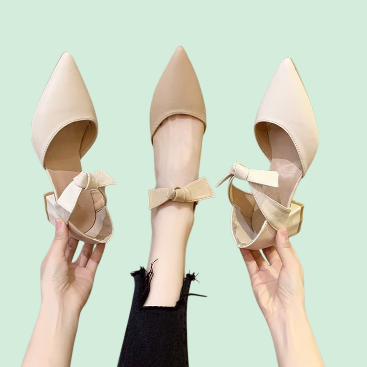 뾰족한 앞코와 빈틈이 있는 리본 장식 플랫 슈즈