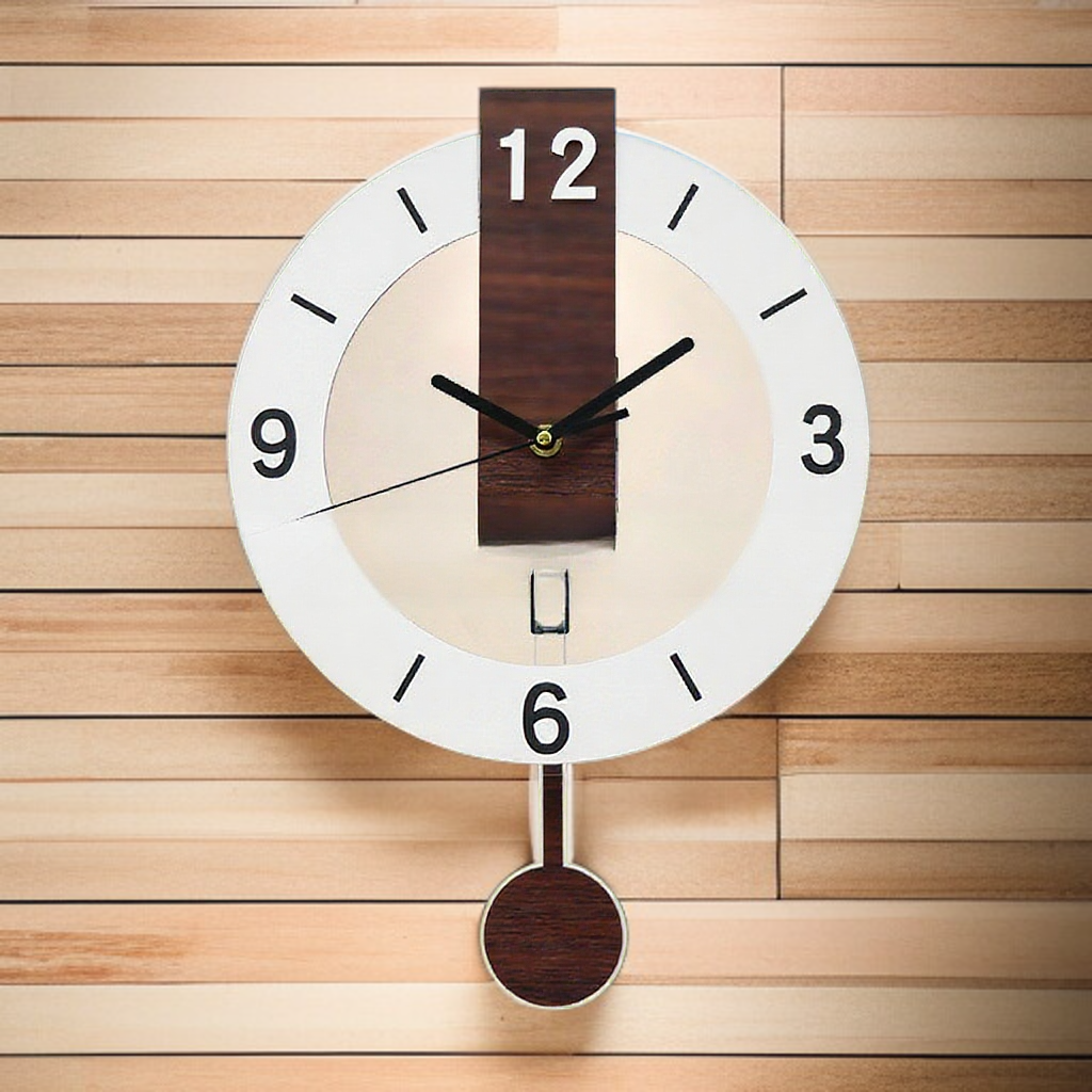 Schwinguhr mit natürlicher Holzoptik