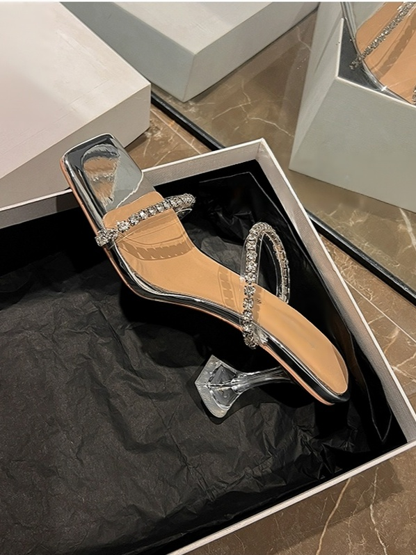 완전 높고 안정하며 발에 무리가 가지 않는 하이힐