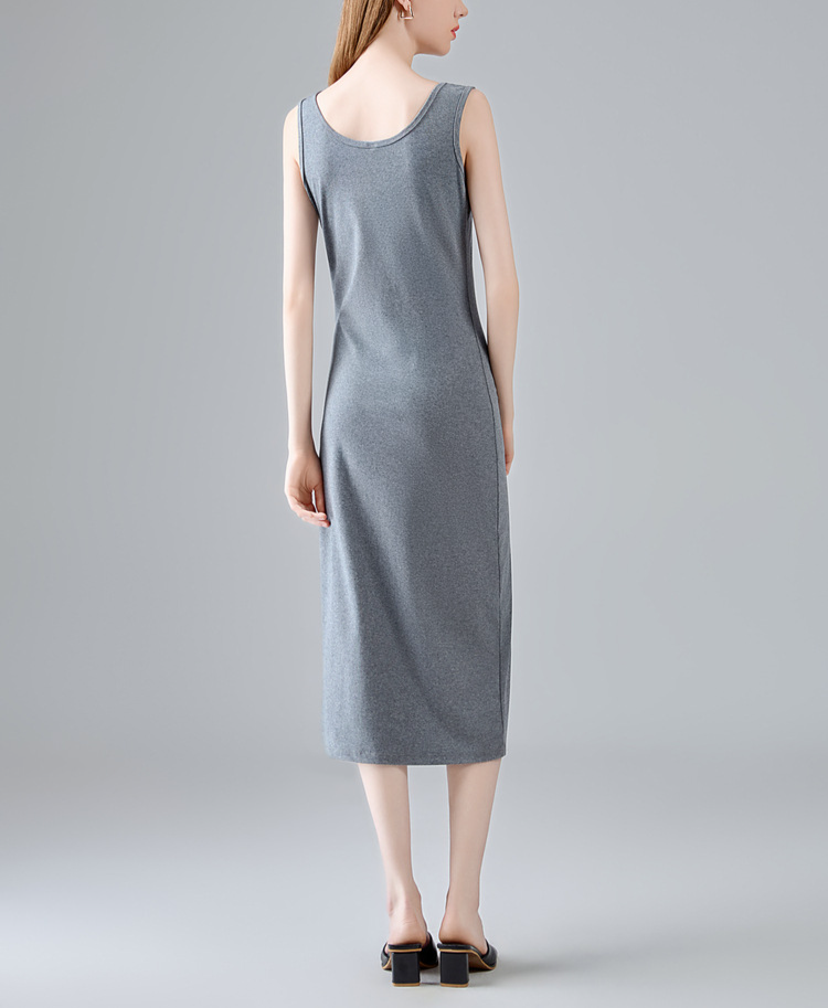 柔らかい素材のレディースドレス