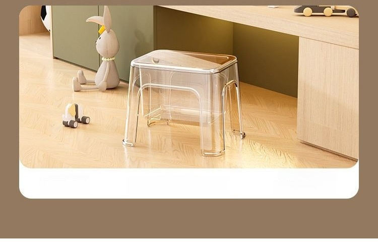 Przezroczysty stołek łatwy do czyszczenia i utrzymania