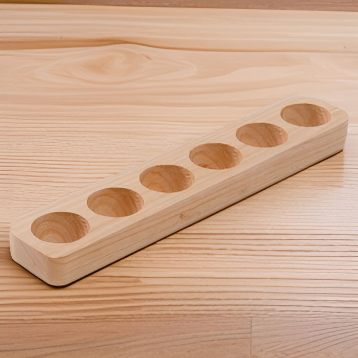 複数の卵を収納した木製ケース