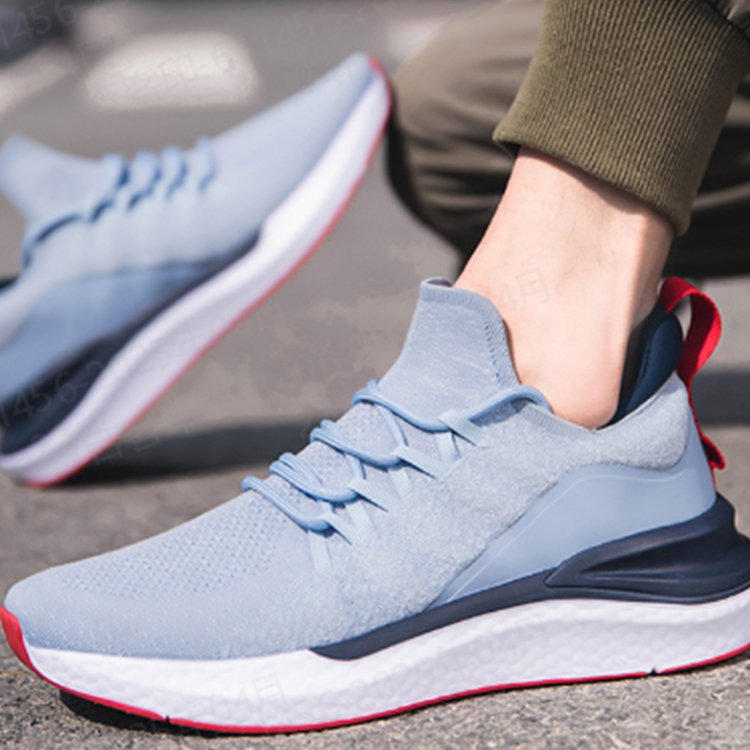 أحذية رياضية خفيفة الوزن