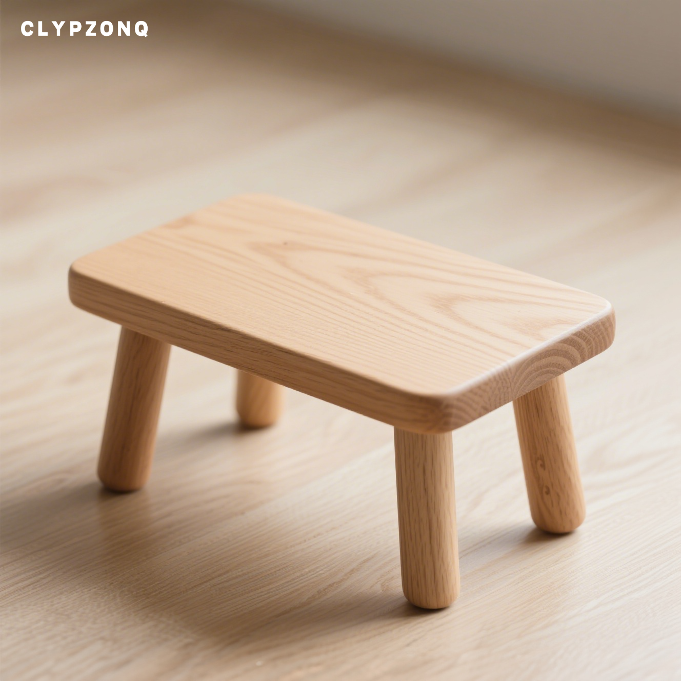 ナチュラルテイストの木製ミニ椅子