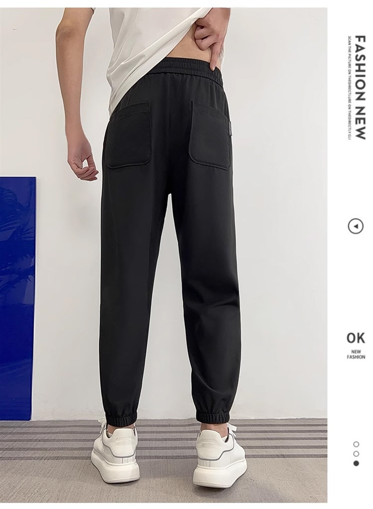 가벼운 소재의 남성 여름 바지 활동 사진