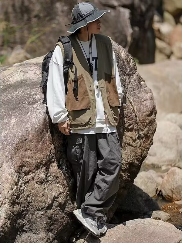 다양한 수납 포켓 남성 카고 조끼