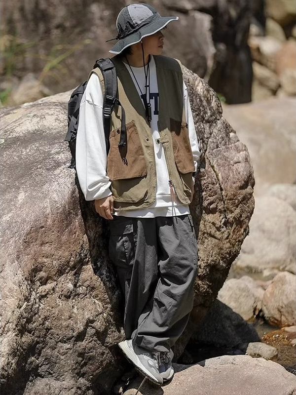 カジュアルファッションに合うメンズベストコーディネート