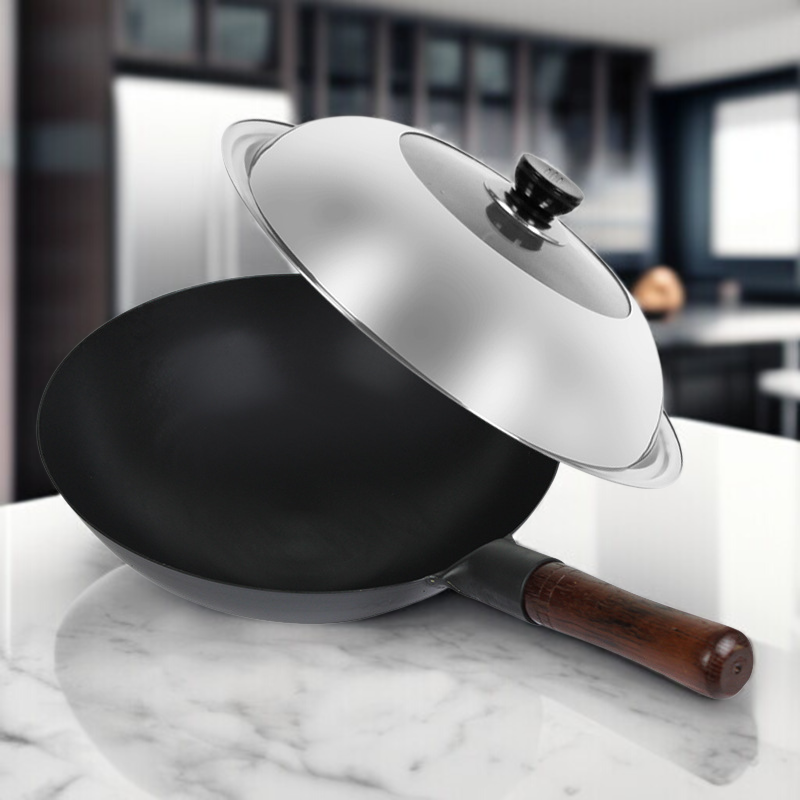 Wok antiguo de hierro forjado