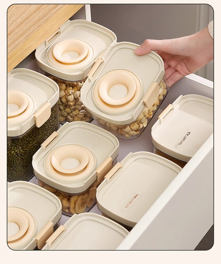 밀폐 뚜껑이 장착된 신축 보관 용기