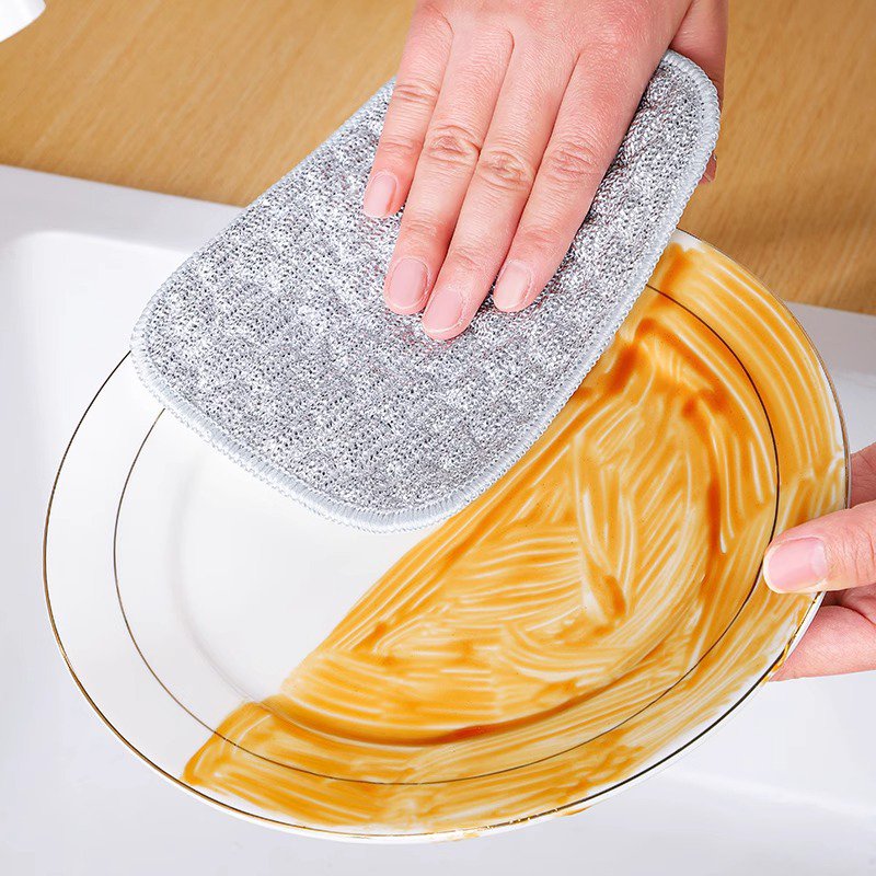 nová houbička na nádobí z pěnové hmoty