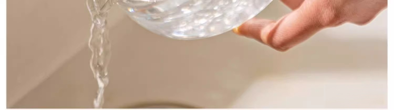 Praktický košík na mytí nádobí s úložným prostorem