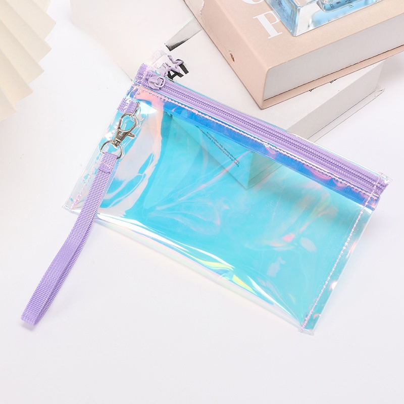 プールサイドでのビーチバッグセット利用シーン