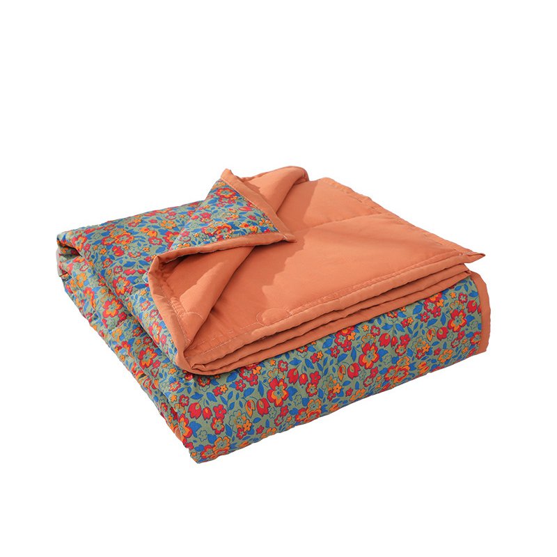 "Body closer to nature" lightweight machine-washable summer quilt