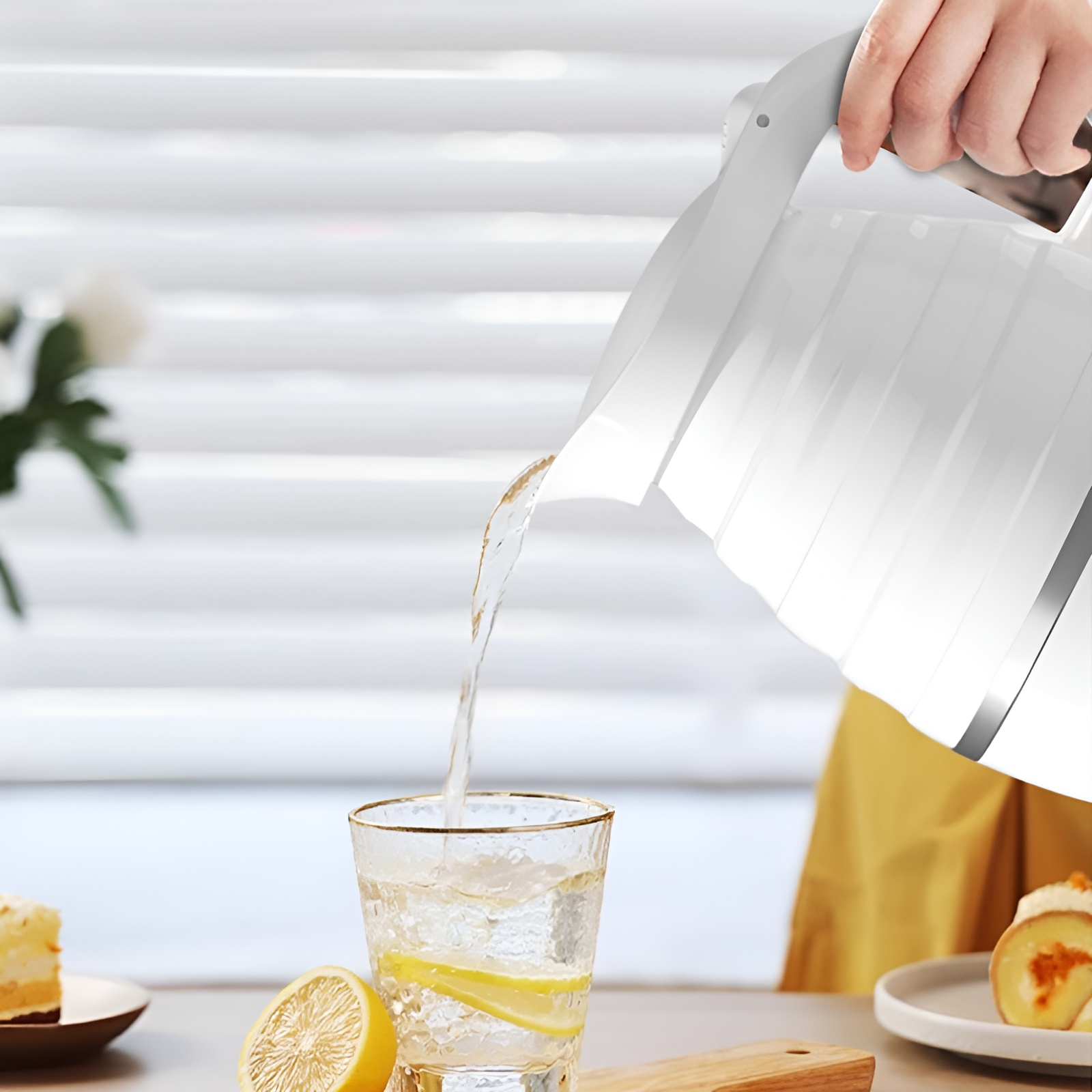 電気ケトル 折りたたみ 電気ポット 6段階温度調節 折りたたみケトル 700ml 大容量 デジタルディスプレイ 2時間保温 850W 二重構造 触れても熱くない 急速沸騰 空焚き防止機能 お茶 ミルク