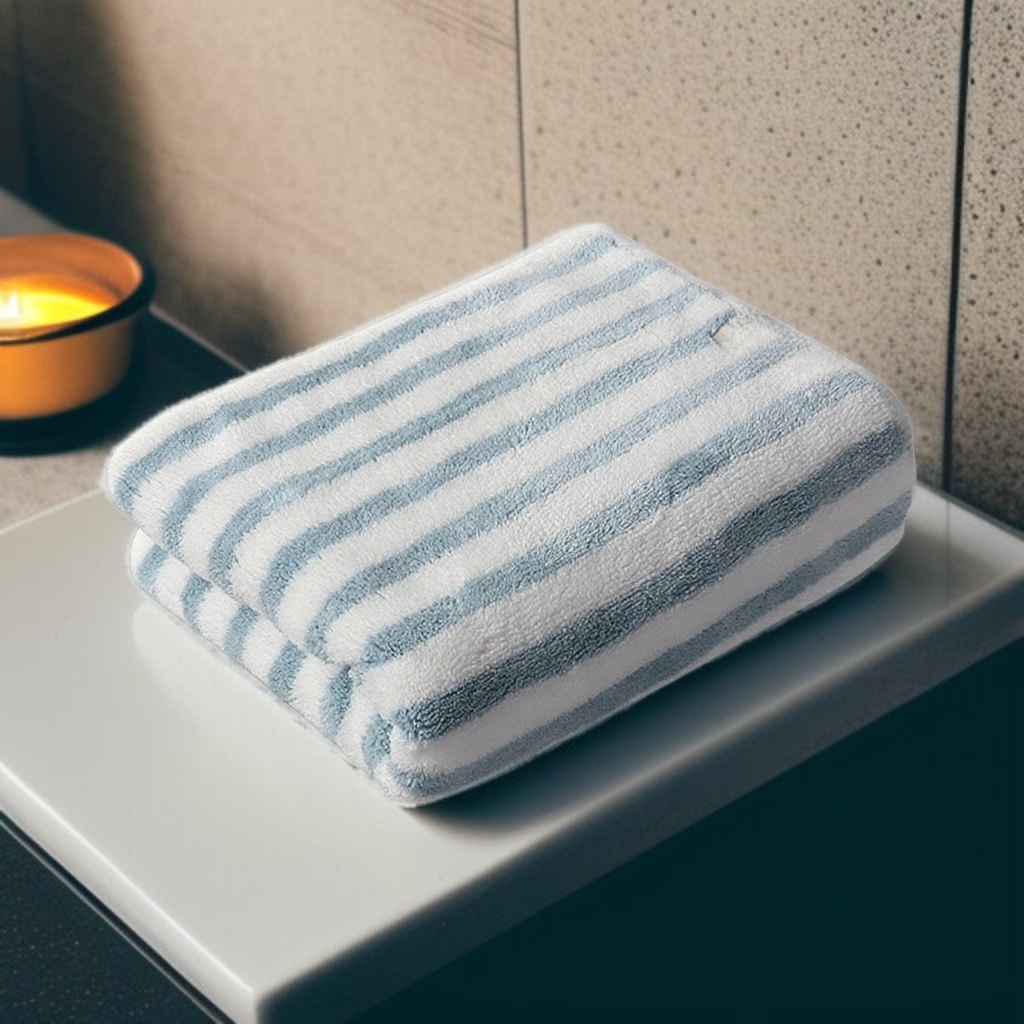 Korallenfleece-gestreiftes Handtuch