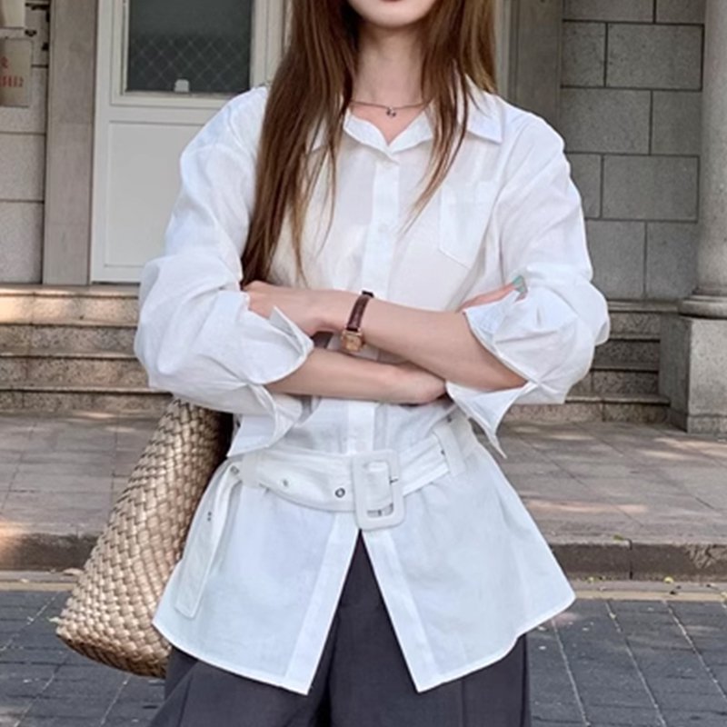 調節可能なベルト付きルーズフィットシャツ 