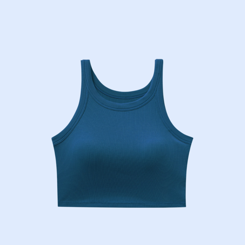 胸パッド付きの小さなキャミソール