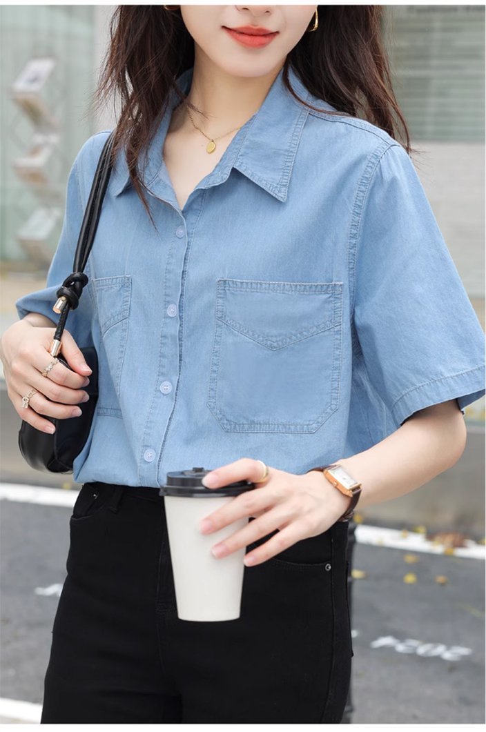 カジュアルコーデに合わせたテンセルデニムシャツ