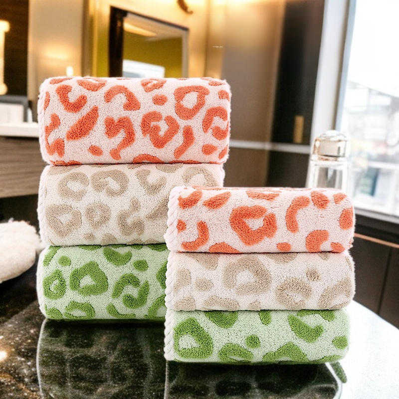 코랄 벨벳 레오파드 자카드 흡수 수건