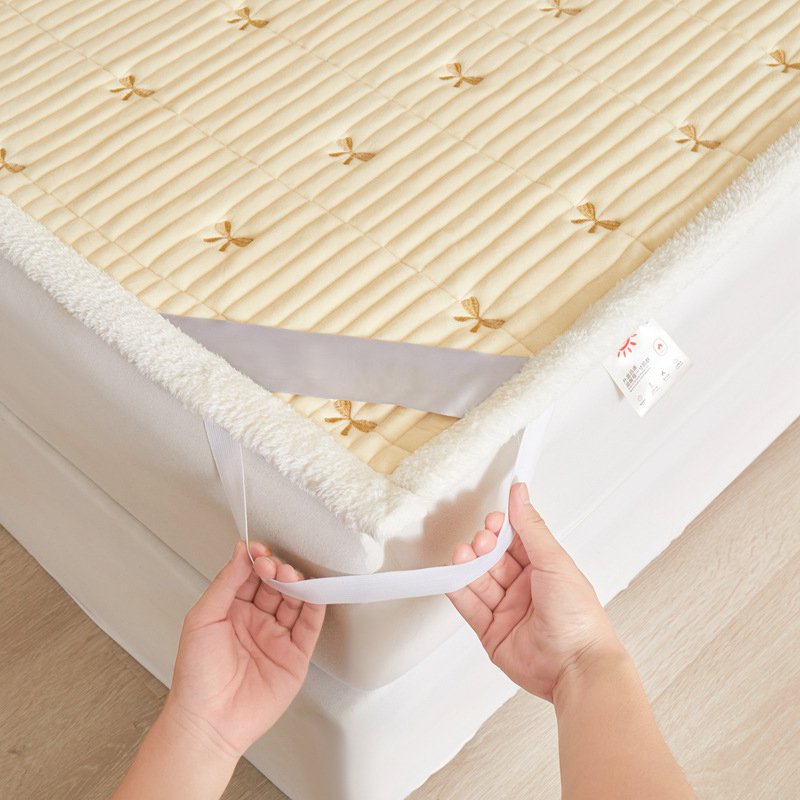 캐시미어 자수 매트리스 쿠션