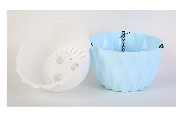 Detail systému automatického nasávání vody v květináči