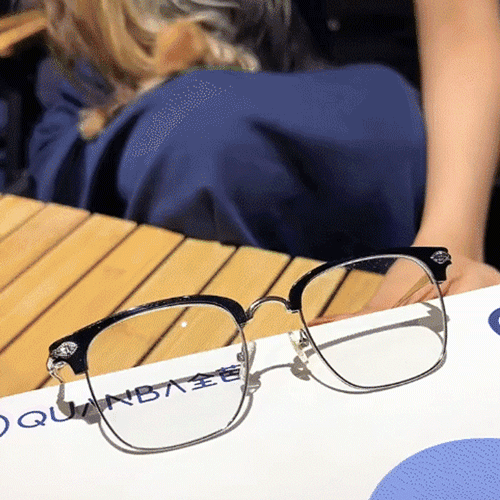 [For glasses] Outdoor Clip-On Polarised Folding Sunglasses 