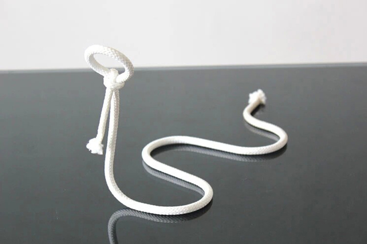 ユニークなロープデザインのワインラックオーナメント