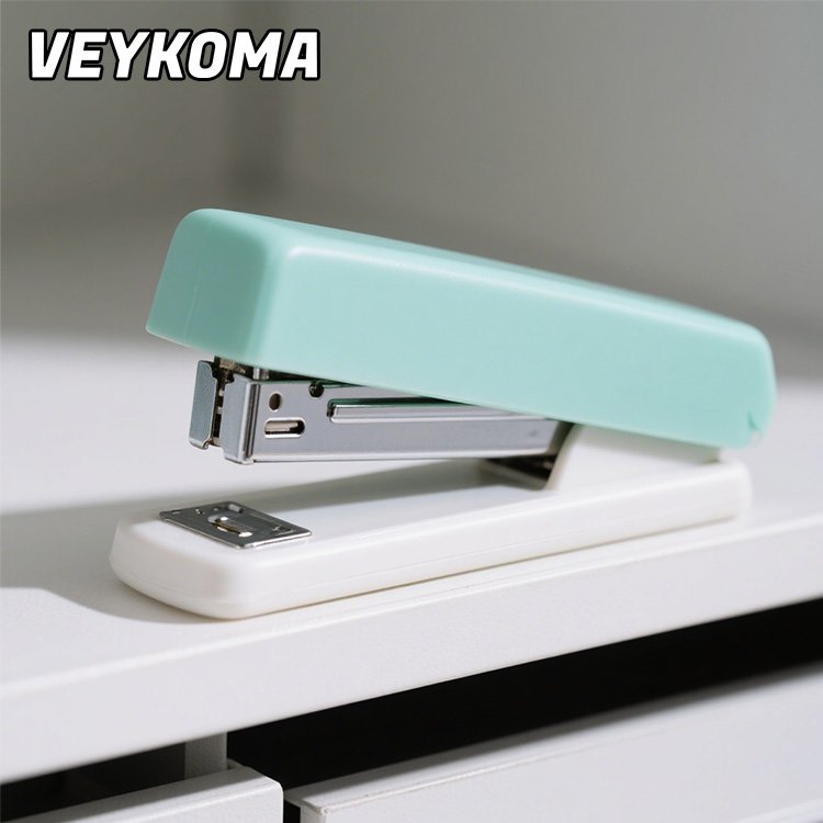 사무실용 스테이플러 사용 예시