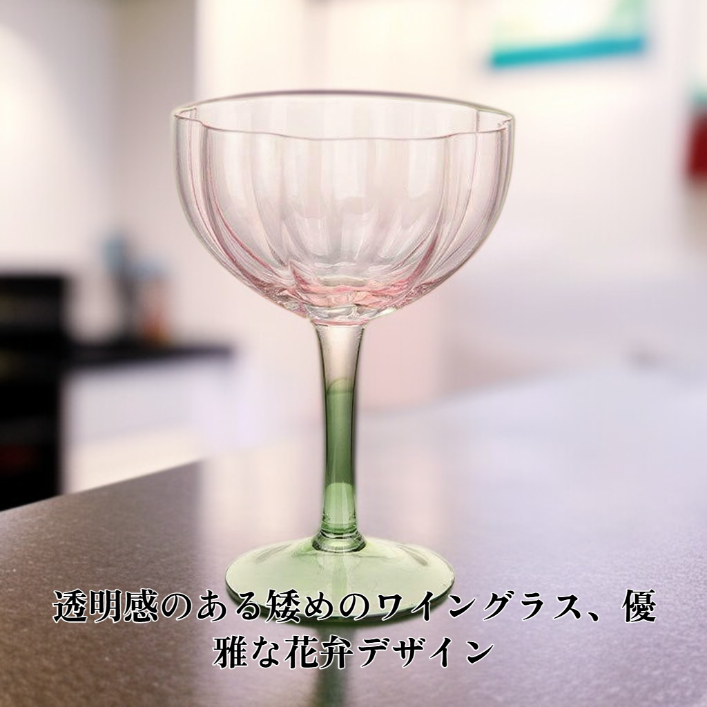 透明な短い花びらの赤ワイングラス