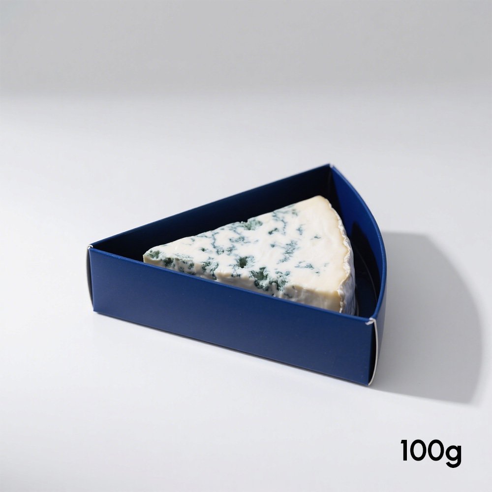 Brânză albastră pe platou de brânzeturi