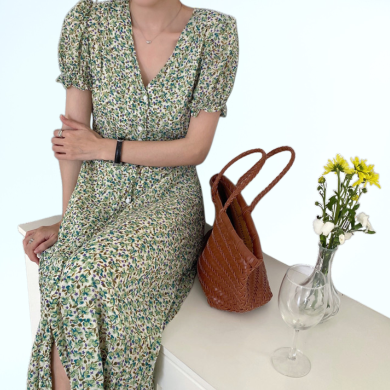 ชุดเดรสสไตล์ฝรั่งเศสโรแมนติกคอวีกระดุมแถวเดียวยาวปานกลางช่วงฤดูร้อน