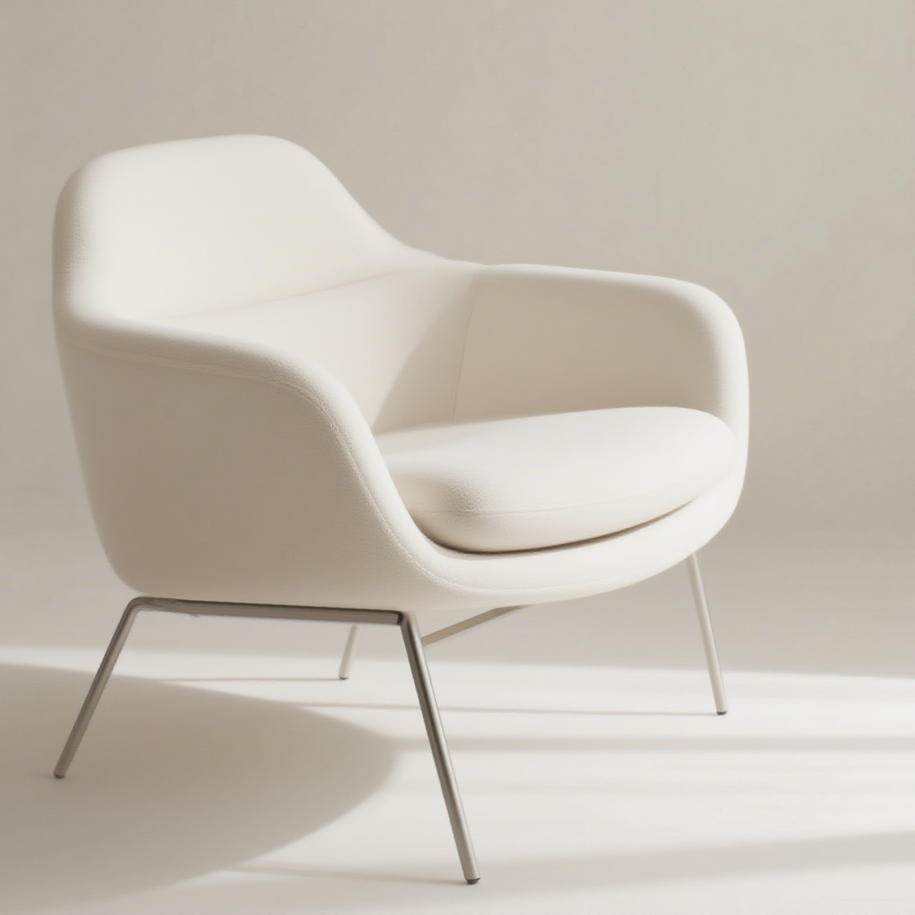 Skandinávské křesílko s pohodlným polštářem v moderním interiéru