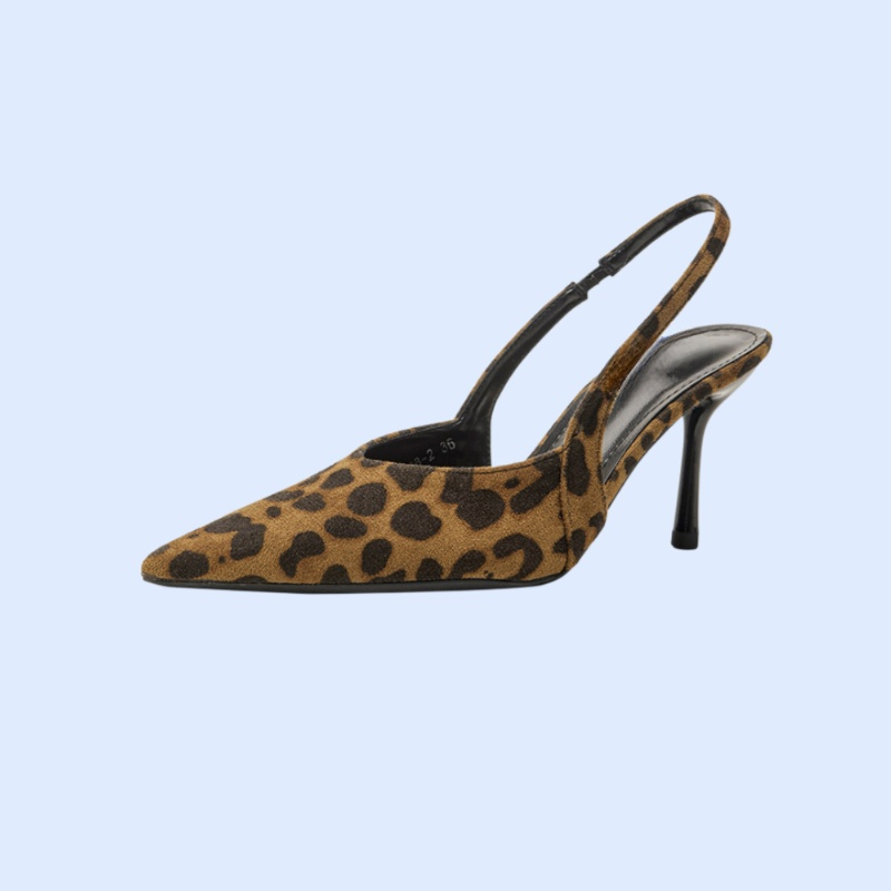 フランスのヒョウ柄ハイヒール
