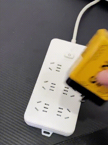 Comes with retractable data cable and plug for fast charging