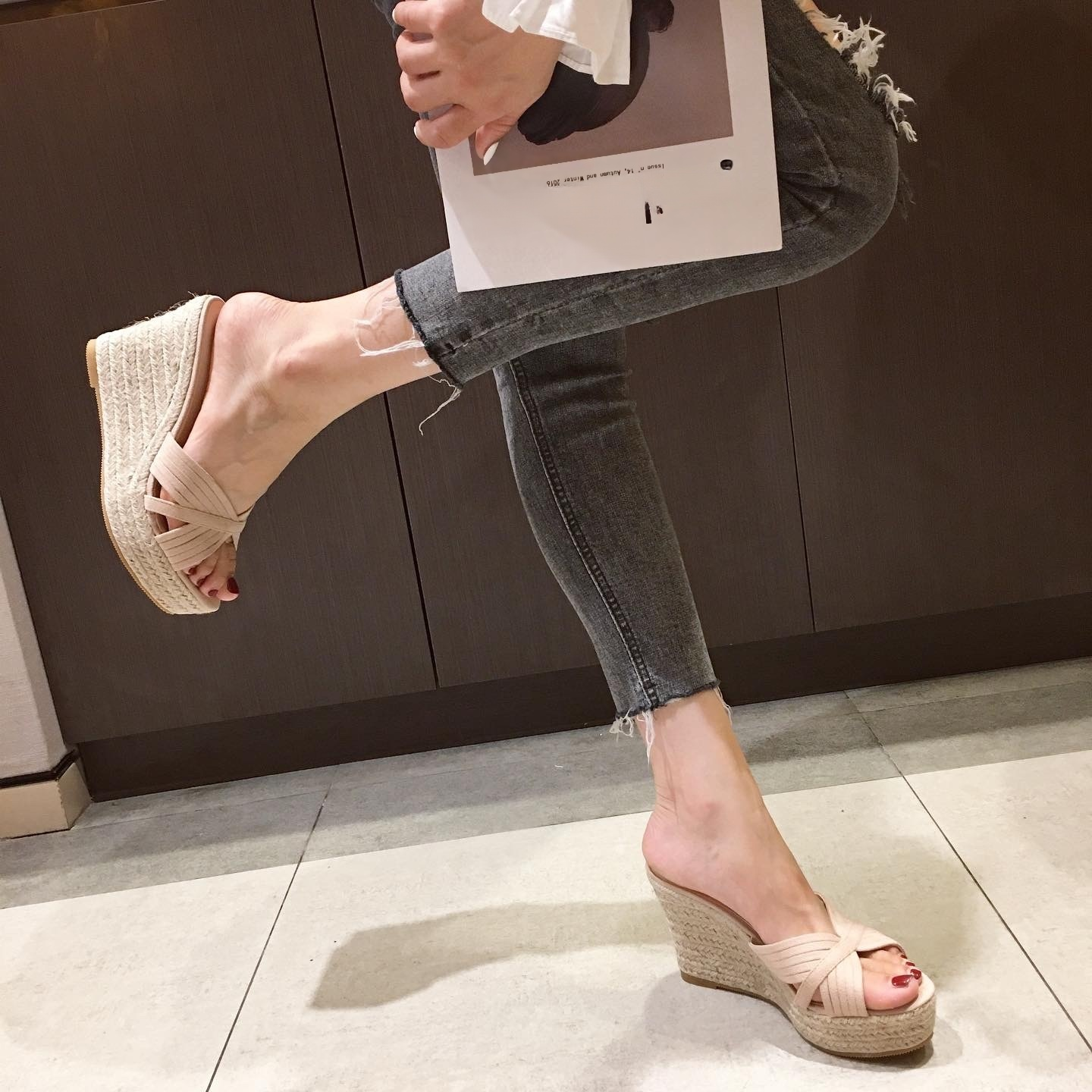 كعب صندل مع فم السميك