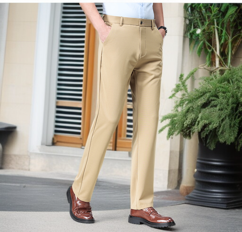 여름에도 시원한 아이스 정장 바지 착용 모습