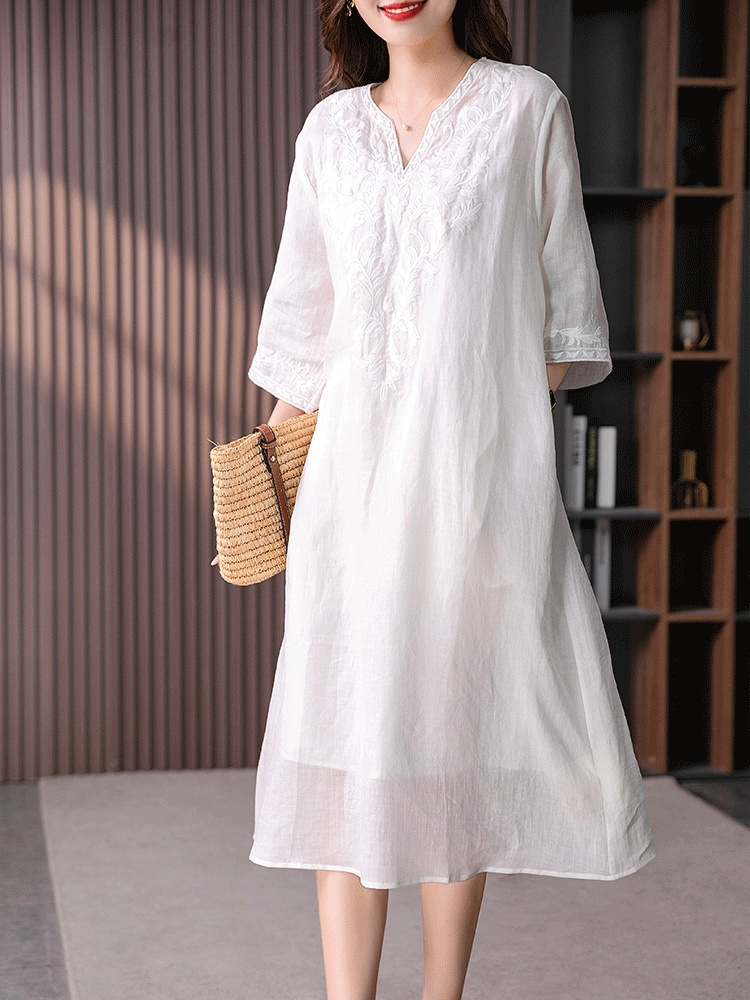 刺繍入りゆったりワンピース