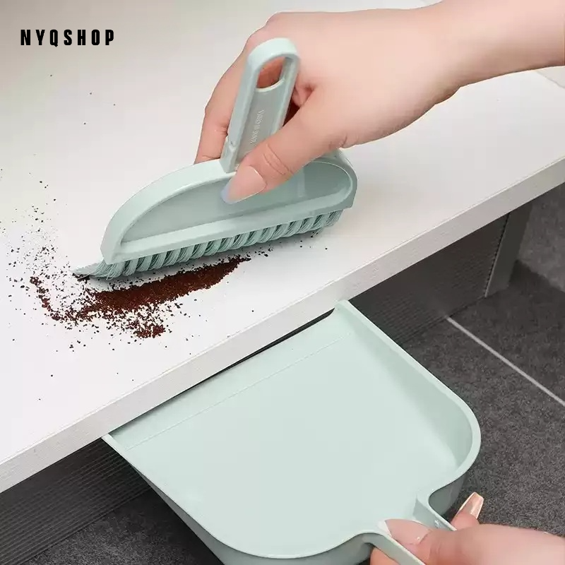 Koště je integrováno s měkkým kartáčem na prach ze stolu(2 sady)