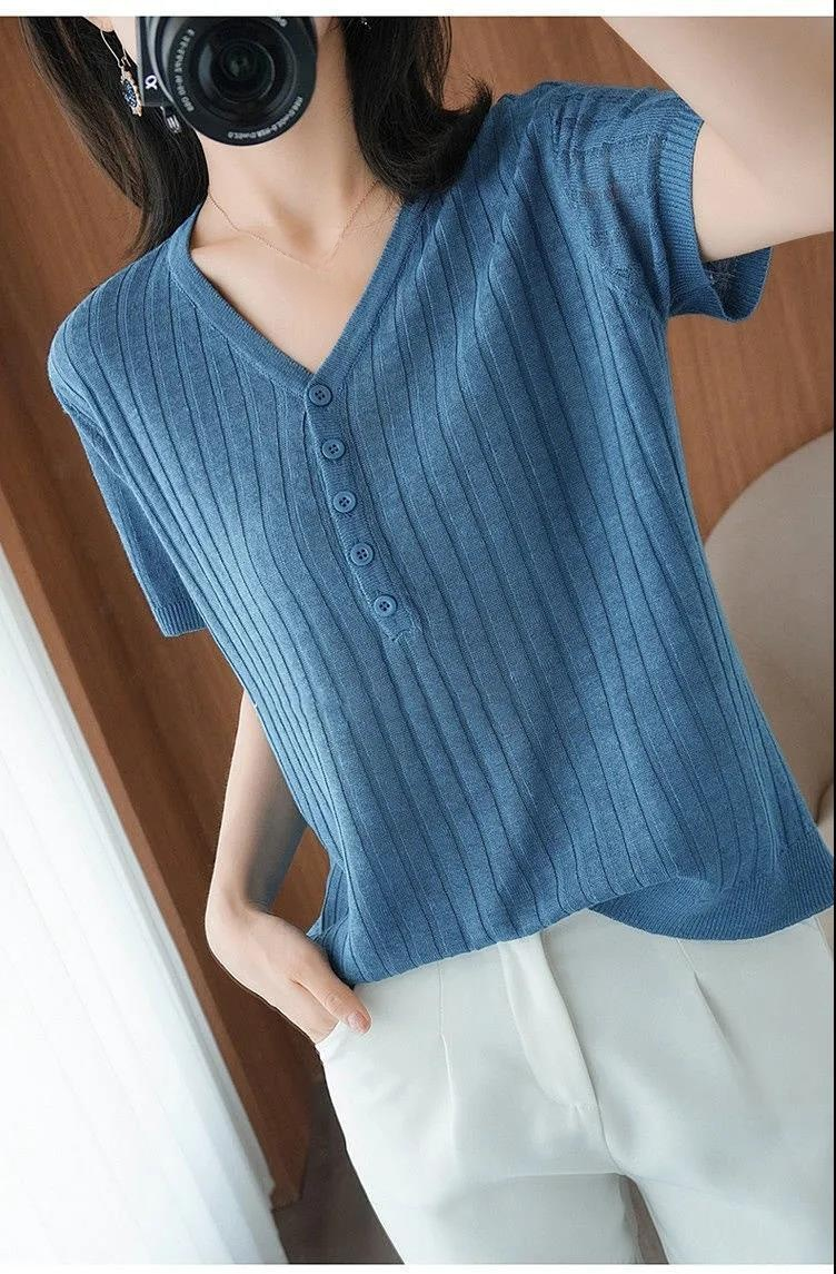 カジュアルにもきれいめにも合う夏ニットコーデ