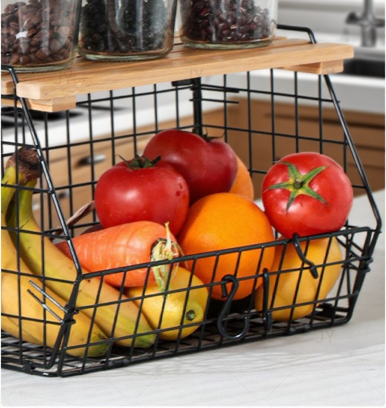 ชั้นวางของไม้ศิลปะติดผนังสำหรับห้องครัว