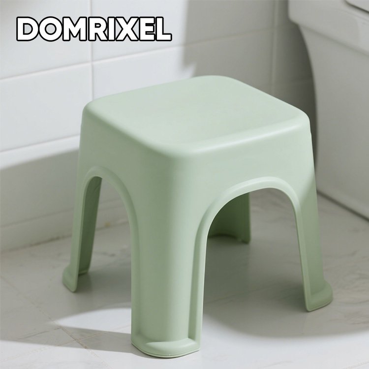 小さなプラスチック製スツール