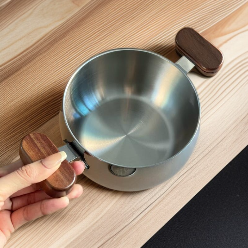 내구성 뛰어난 스테인리스 냄비 주방 사용 예시