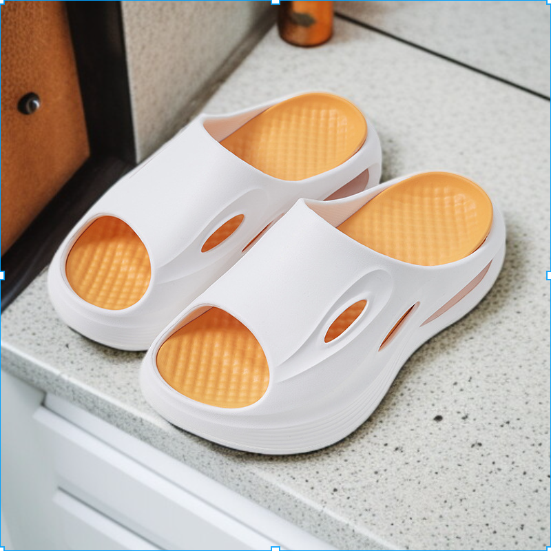 نعال خارجية جديدة للرجال لعام 2025 مضادة للانزلاق وناعمة الملمس