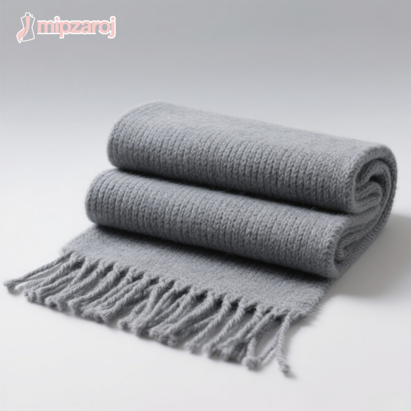 グレーのウールマフラー