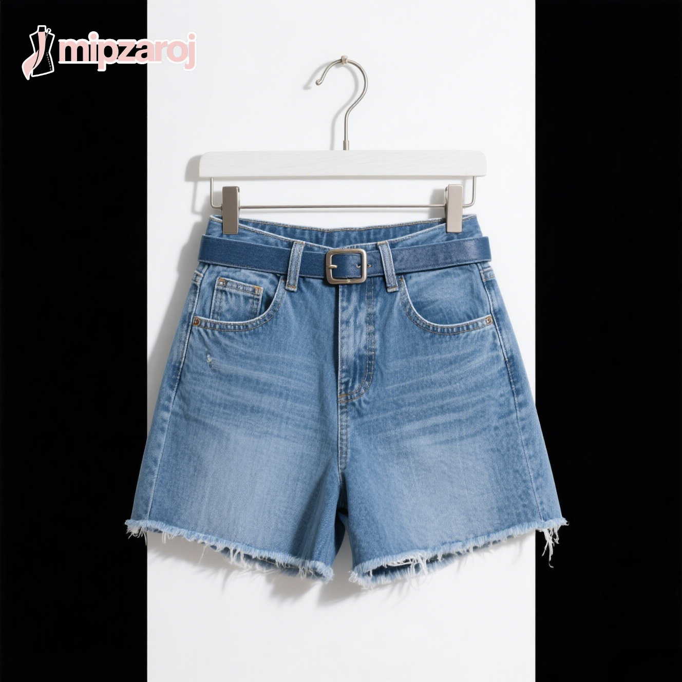 青いデニムショートパンツ